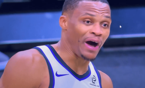 拉伯配资 威少对小萨唇语：我来防扬尼斯，我不想看到你犯满离场